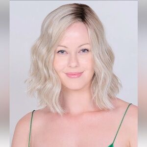 NWT Belle Tress Califia synthetic beachy wave wig in Cream Soda Blonde gorgeous